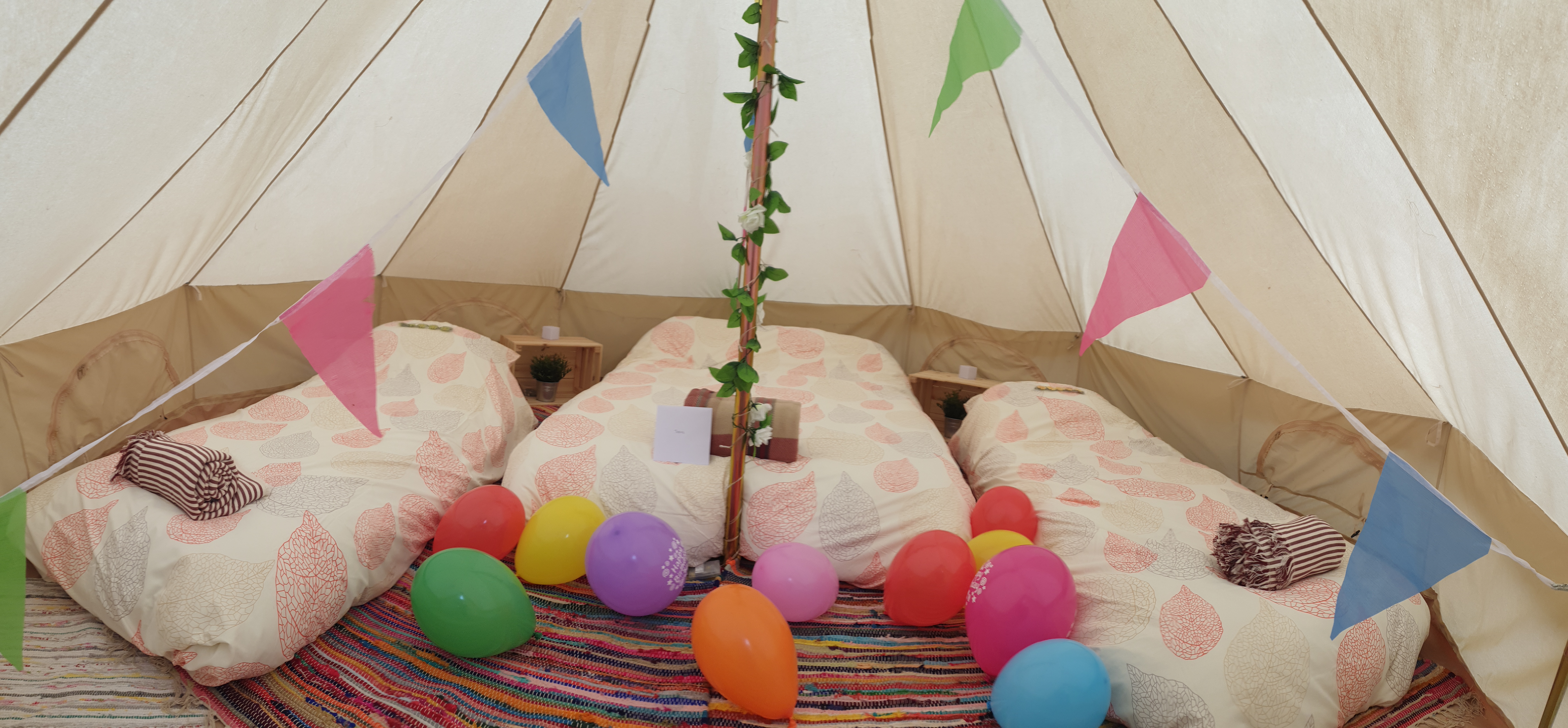 bell, tent, starbright, hideaways, ltd, broug, east, riding, yorkshire, north, south, west, hire, marquee, near, me, glamping, camping, festivals, special, occasion, alternative, wedding, rustic, outdoor, outdoors, parties, party, birthday, goole, humberside